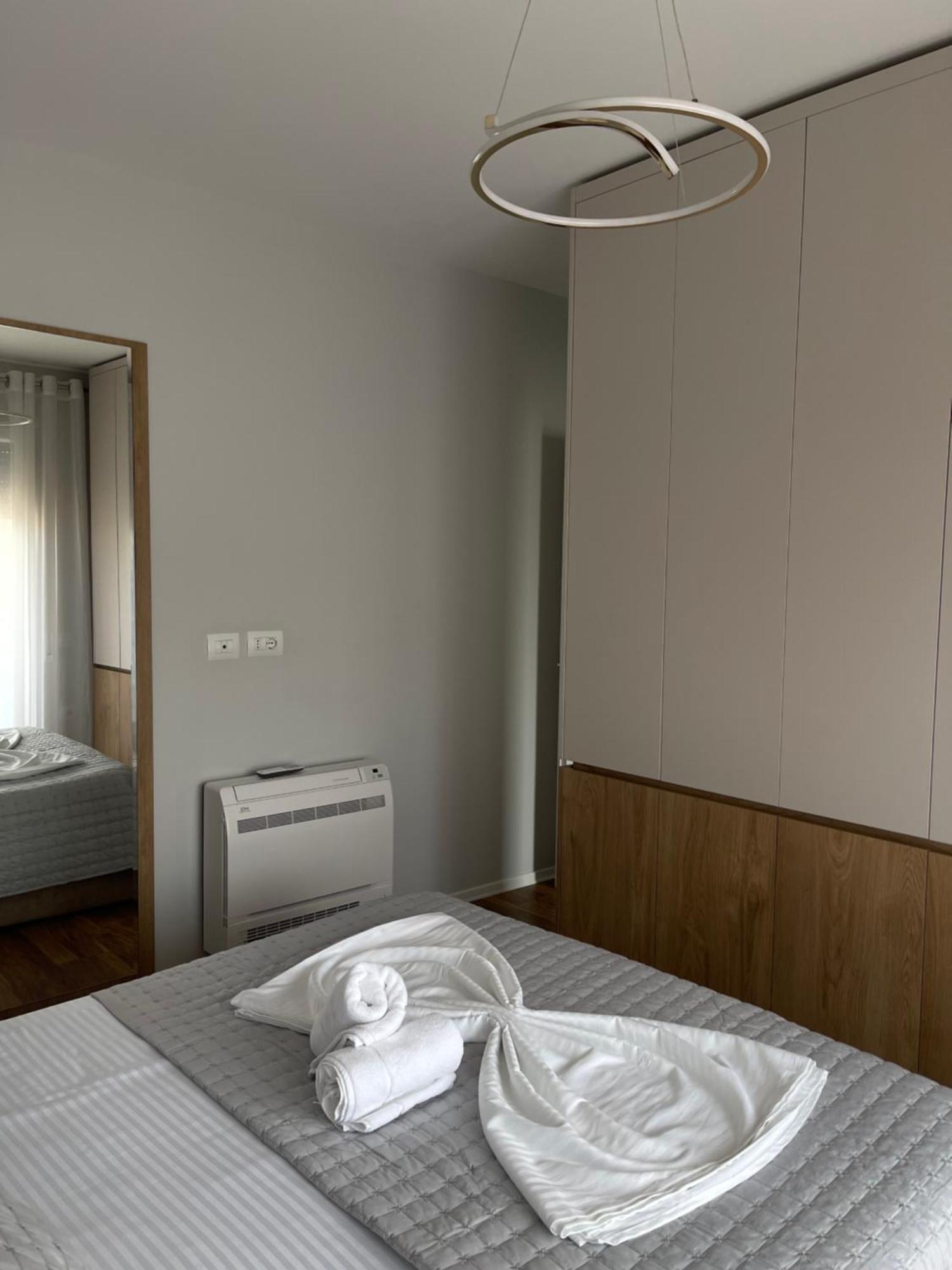 New Bazaar, Grand Apartment Tirana Exteriör bild